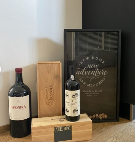 Vinprop ramme med flasker vin